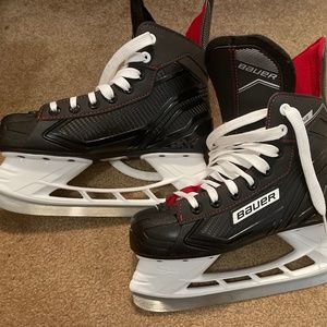 Gently used Junior size 3 skates.